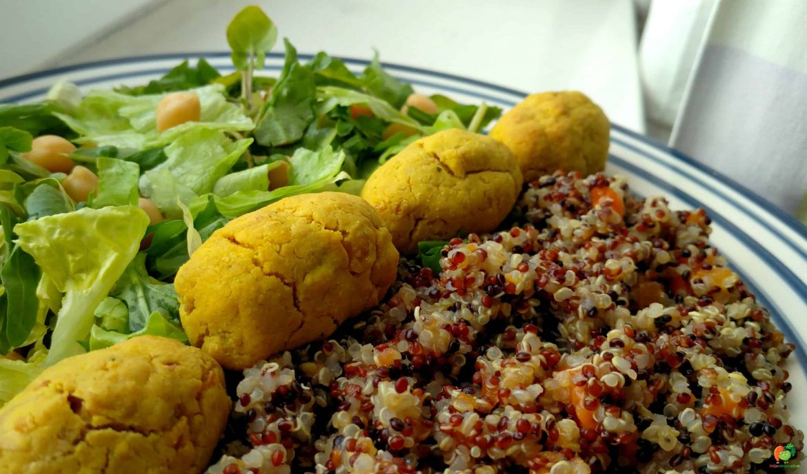 Pečený falafel s kurkumou a trojfarebnou quinoou