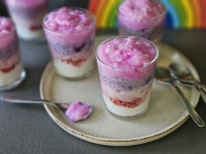 Dúhový tapiokový puding